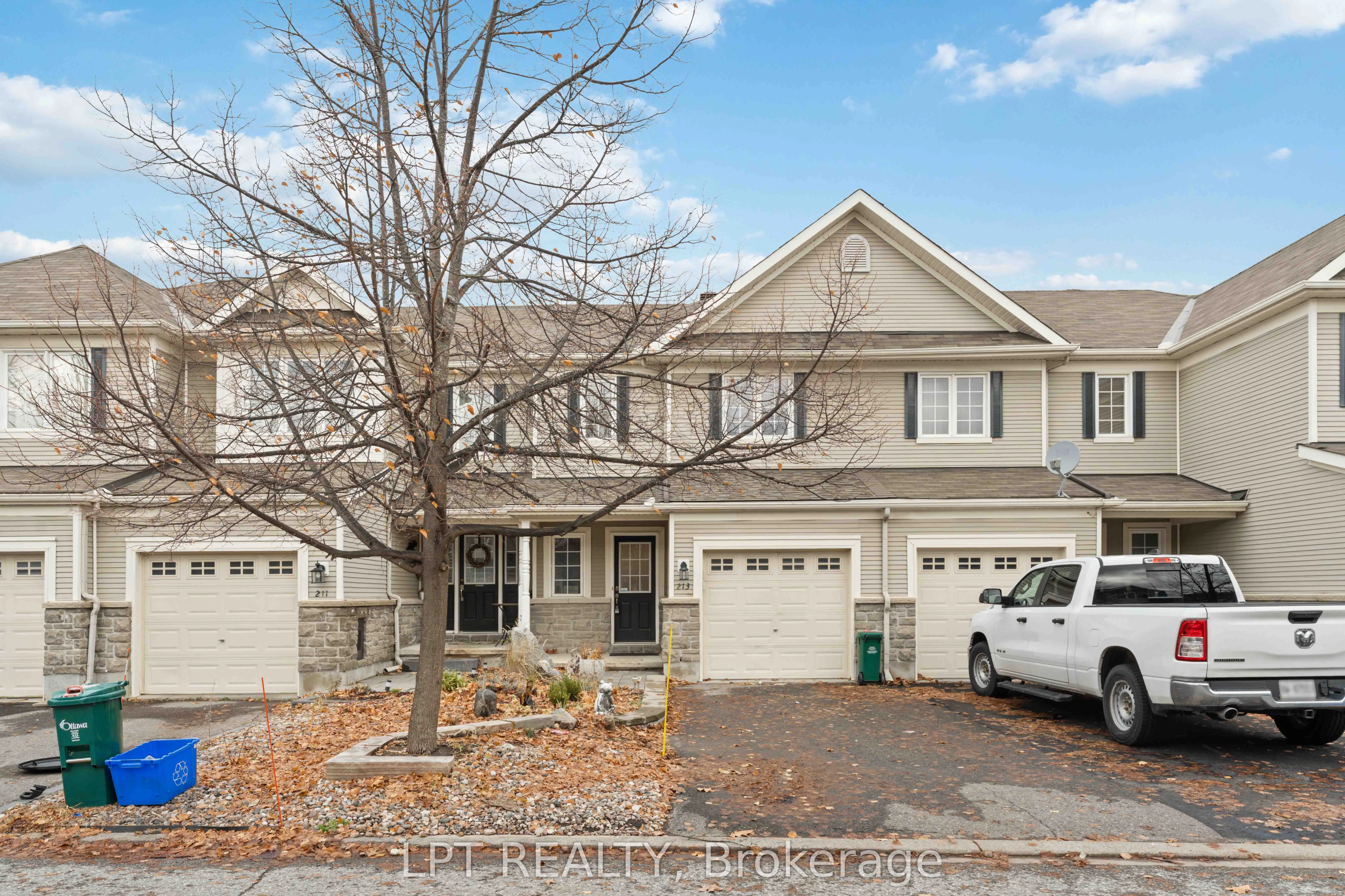 Att/Row/Townhouse interior view at 213 Idlewild Private Barrhaven