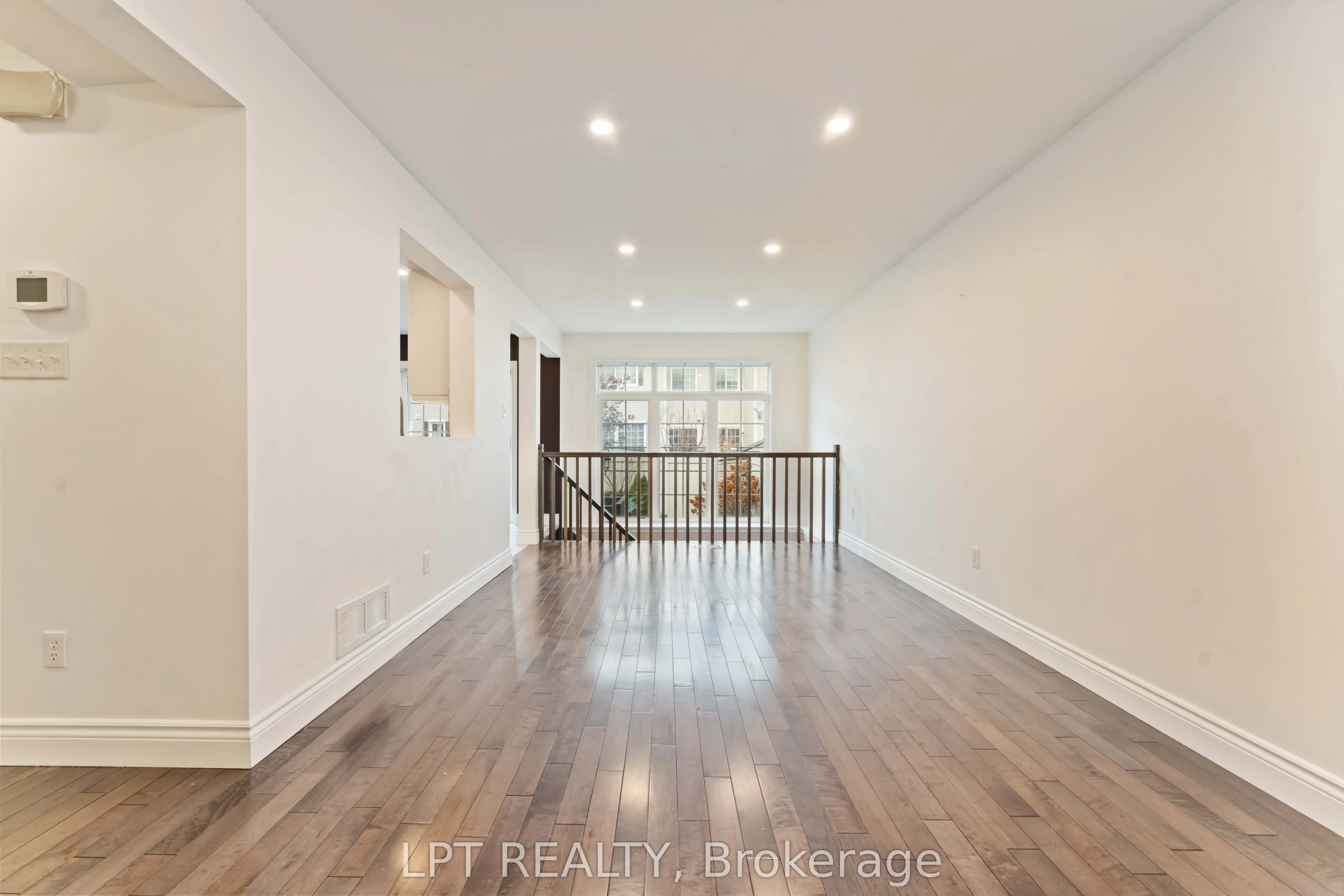 Att/Row/Townhouse kitchen at 213 Idlewild Private Barrhaven