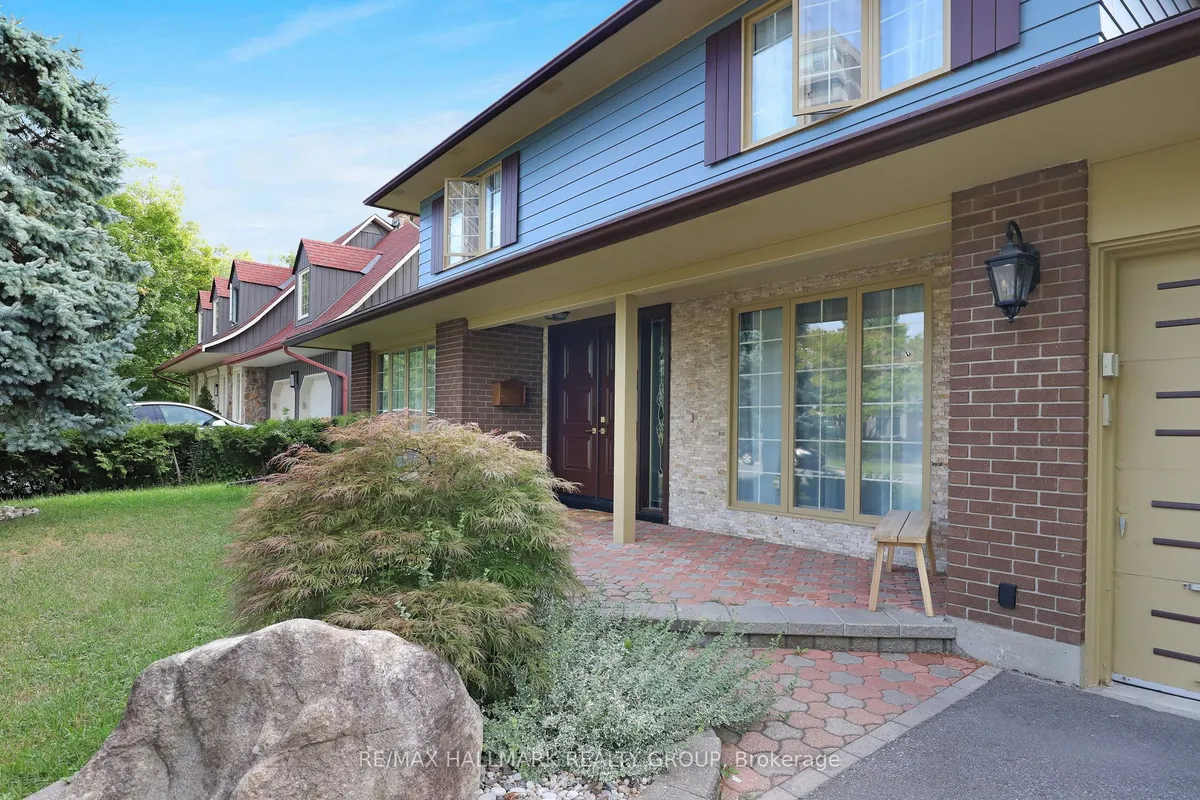 1712 Playfair Drive, ON K1H 5S6