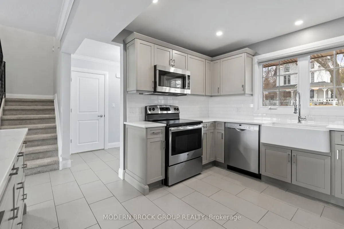 115 King Street, ON K6V 1B7