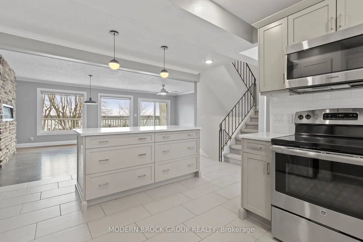 115 King Street, ON K6V 1B7