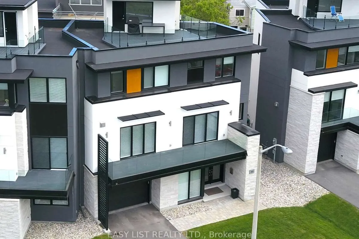 351 Dominion Avenue, ON K2A 2H1