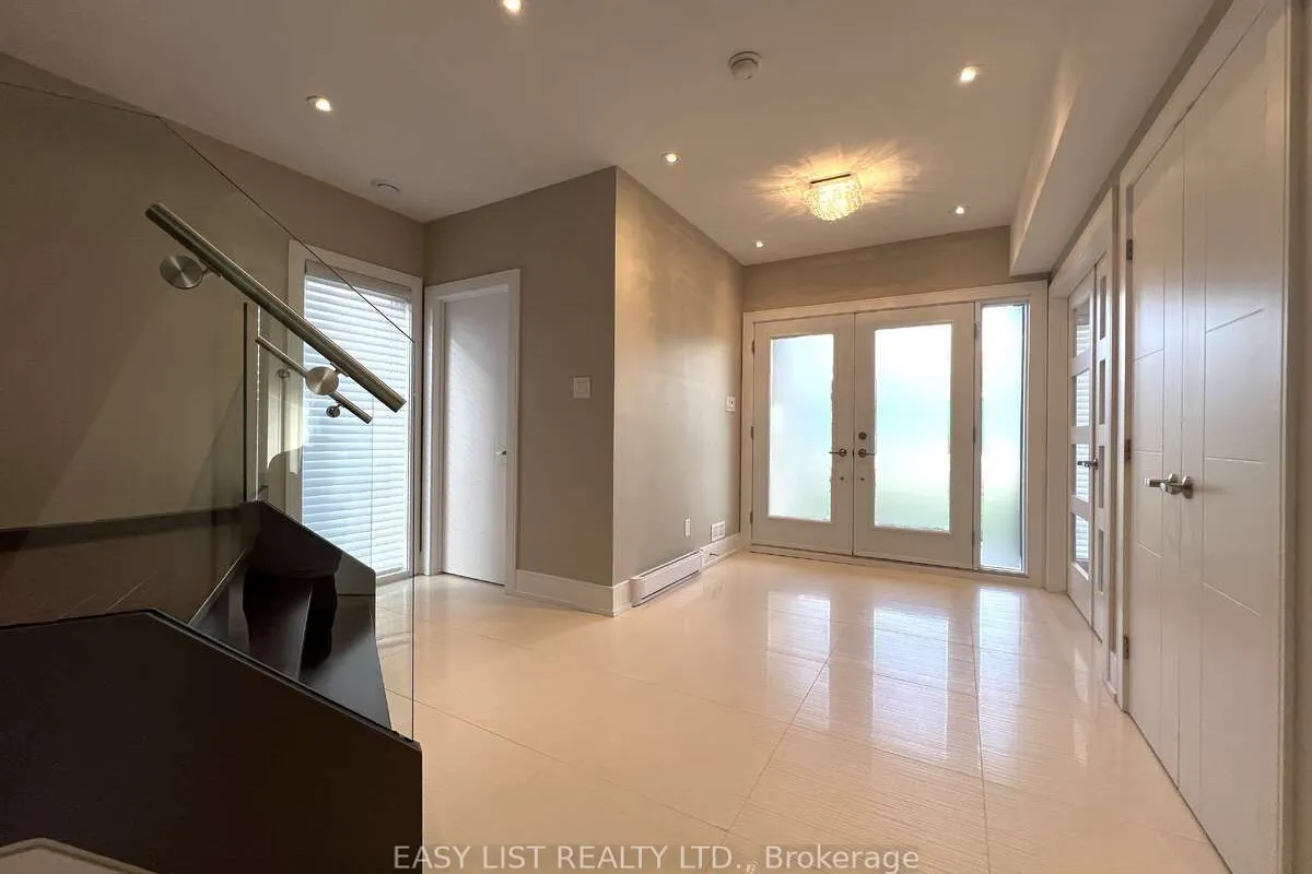 351 Dominion Avenue, ON K2A 2H1