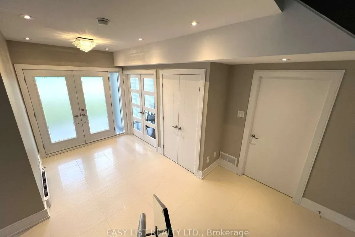 351 Dominion Avenue, ON K2A 2H1