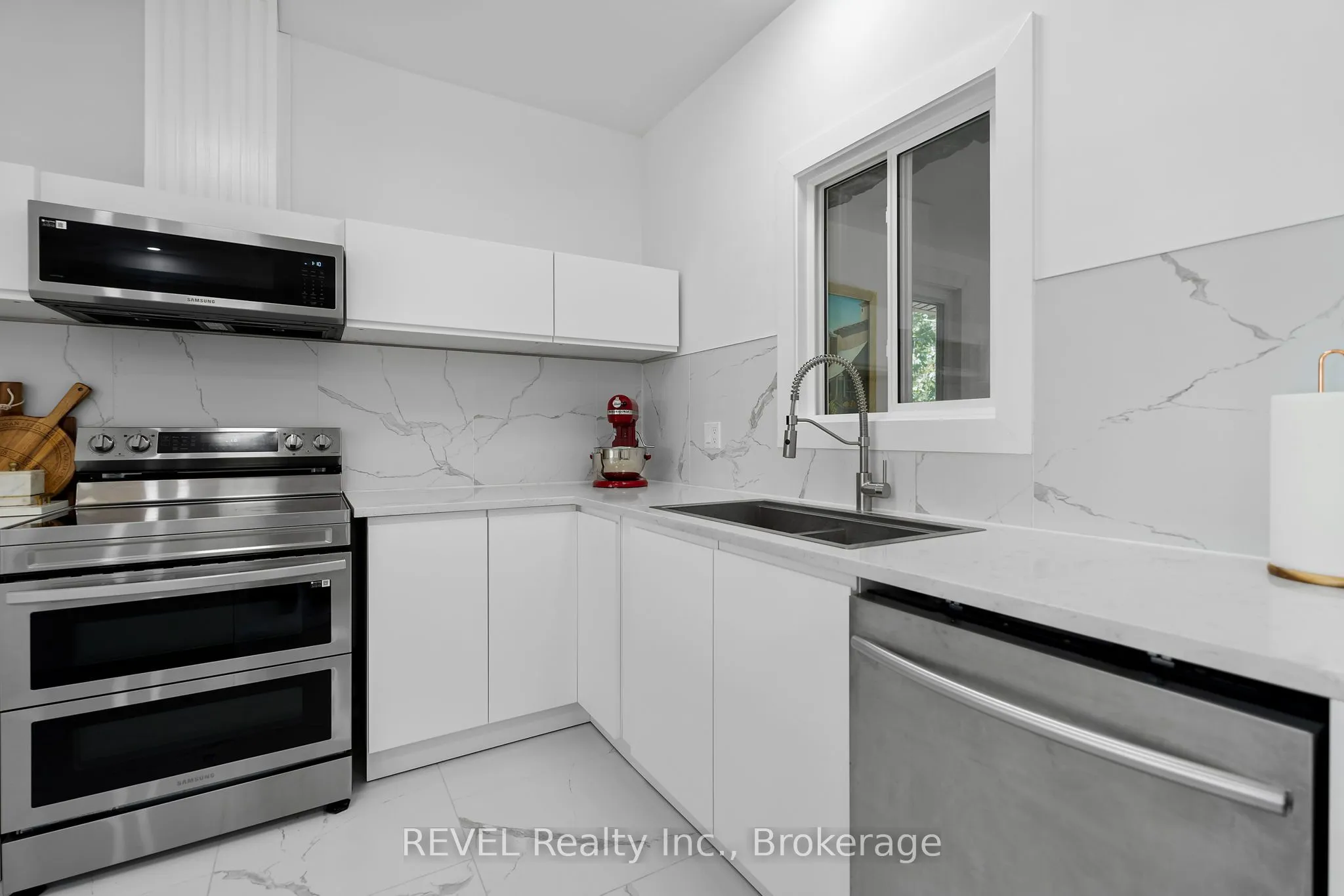 Detached interior view at 1546 Nigh Road Fort Erie