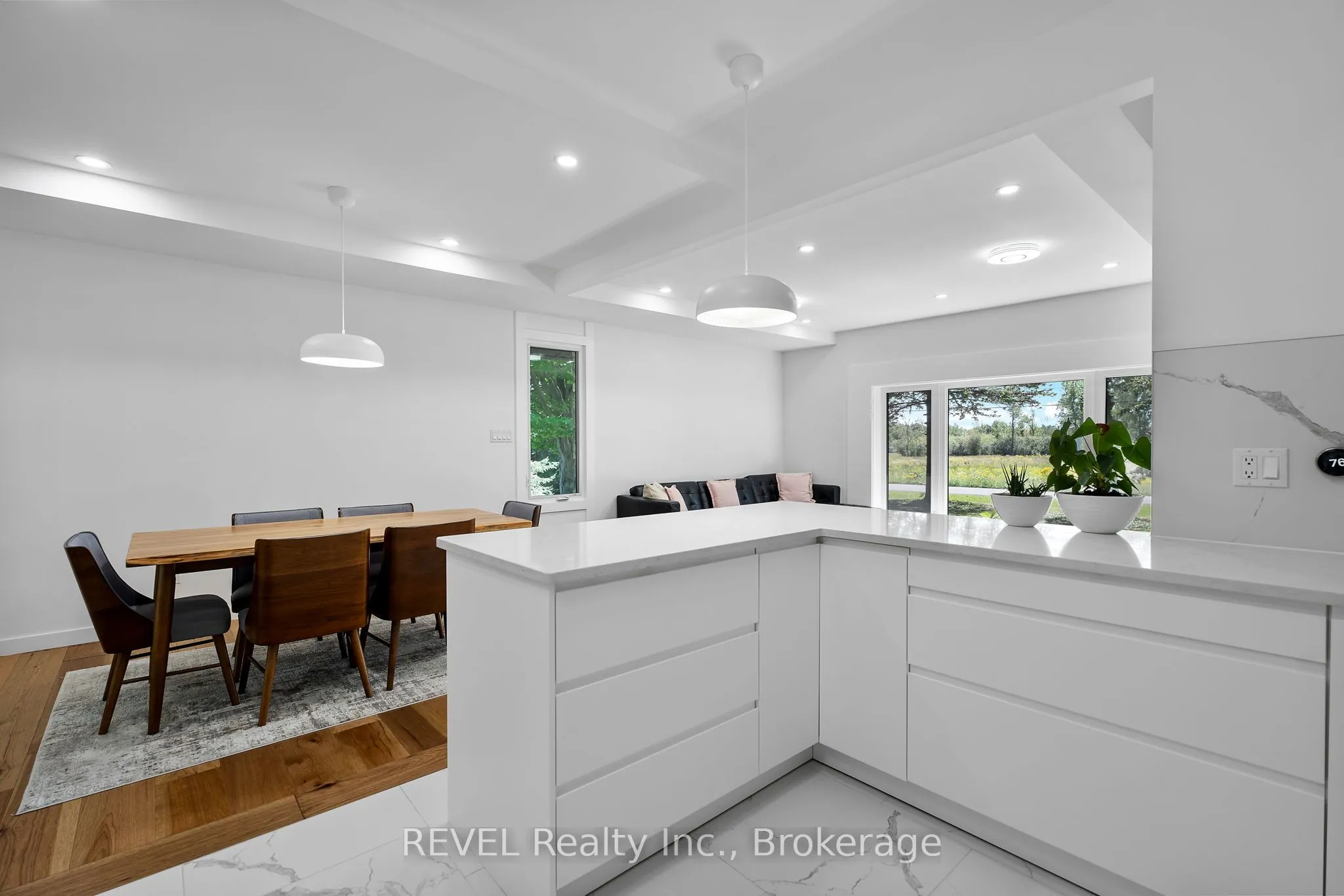 Detached living room at 1546 Nigh Road Fort Erie