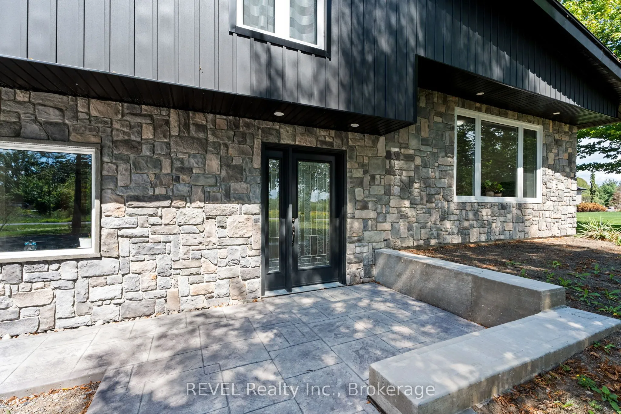 Detached 3 bedroom 2 bathroom at 1546 Nigh Road in Fort Erie - MLS# X12590922