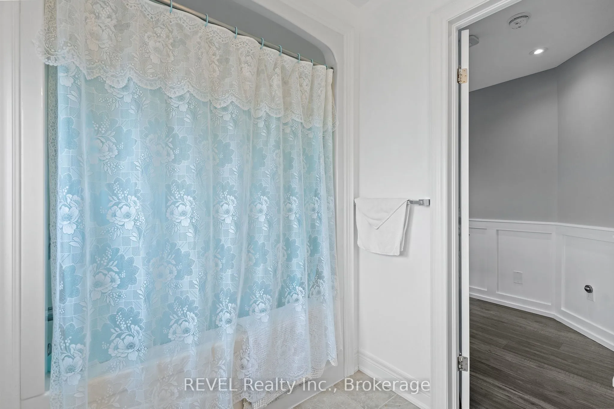 Detached interior view at 1018 Kerby Street Fort Erie