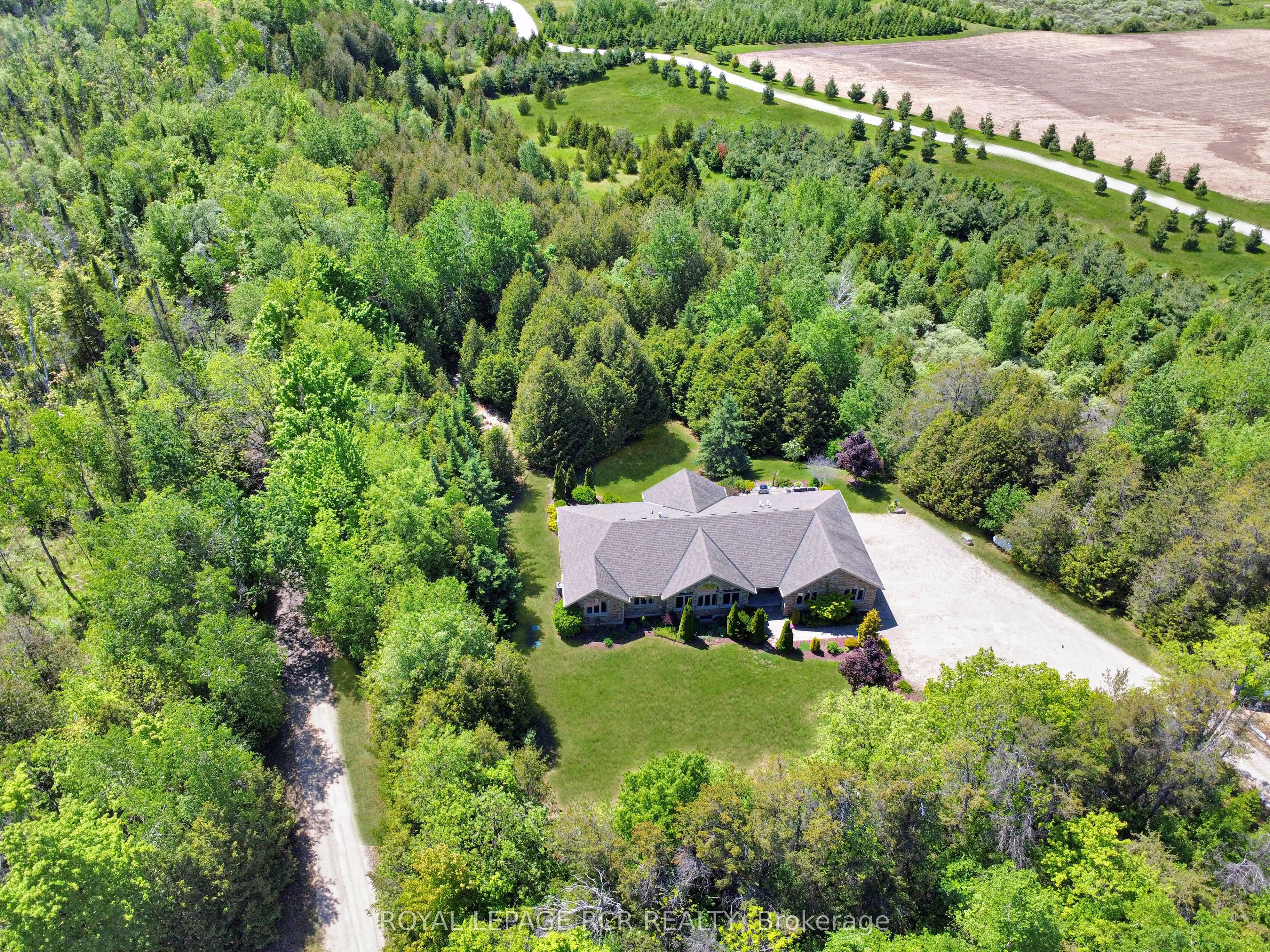 Detached interior view at 555374 Mono Amaranth Townline Amaranth