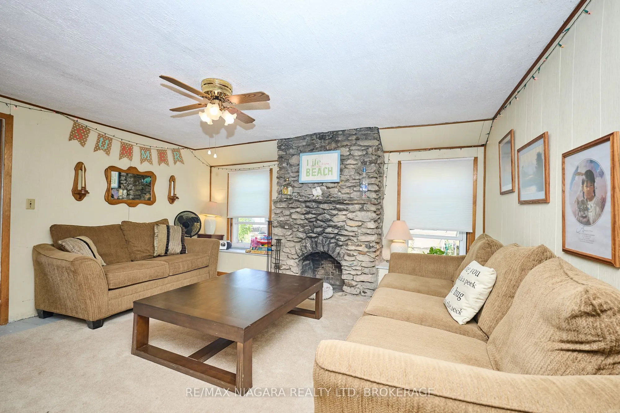 Detached living room at 3803 Terrace Lane Fort Erie