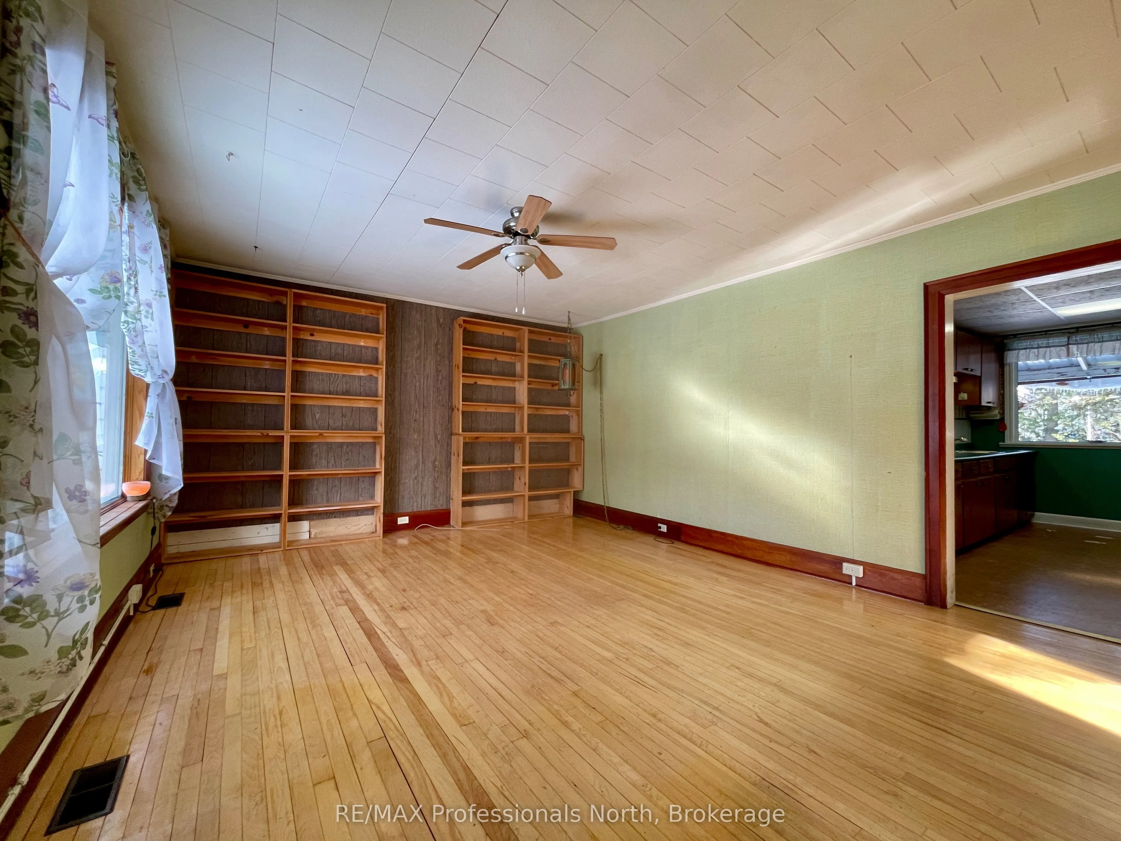 Detached living room at 330 John Street Gravenhurst
