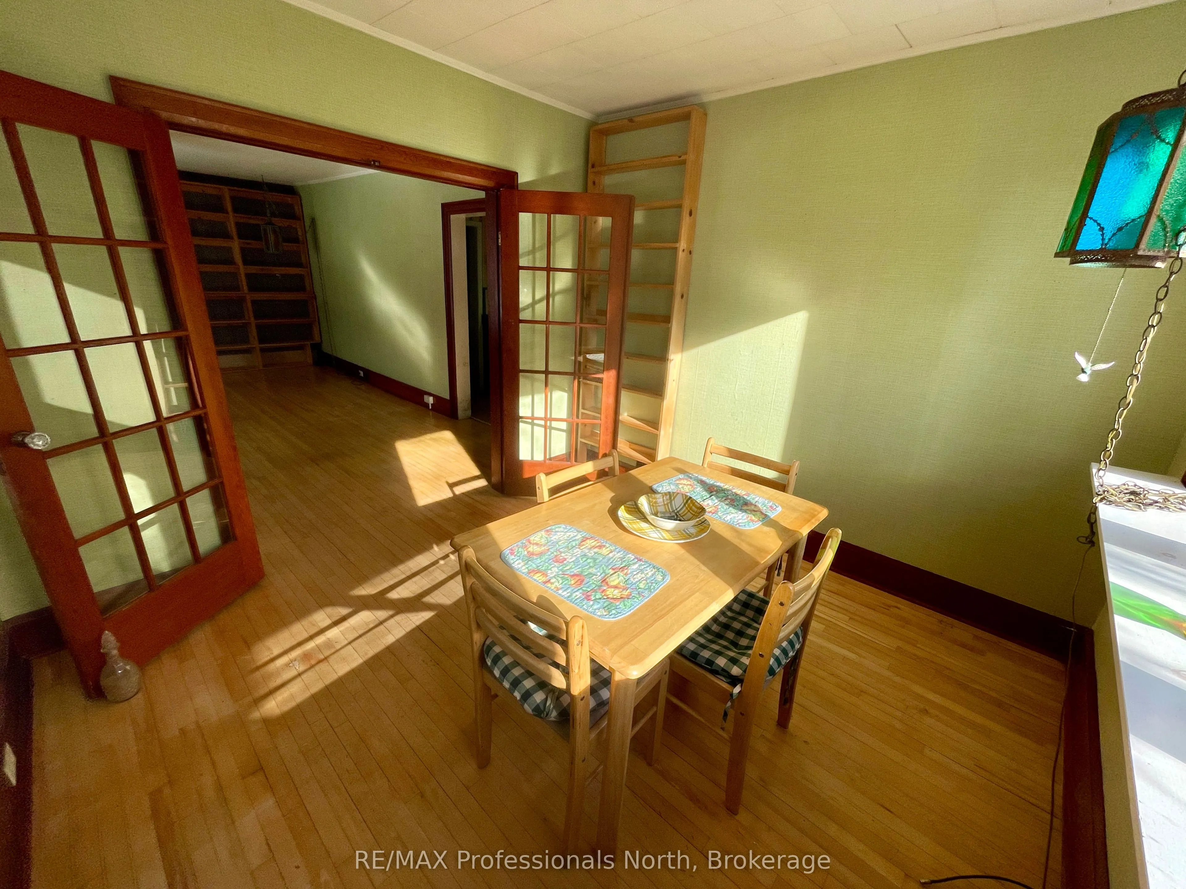 Detached kitchen at 330 John Street Gravenhurst