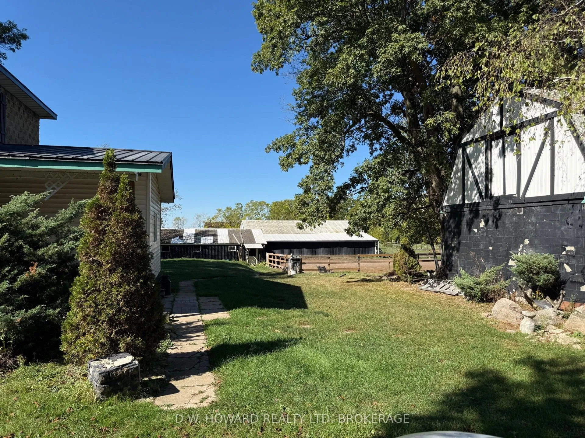 Detached living room at 3276 Bertie Street Fort Erie