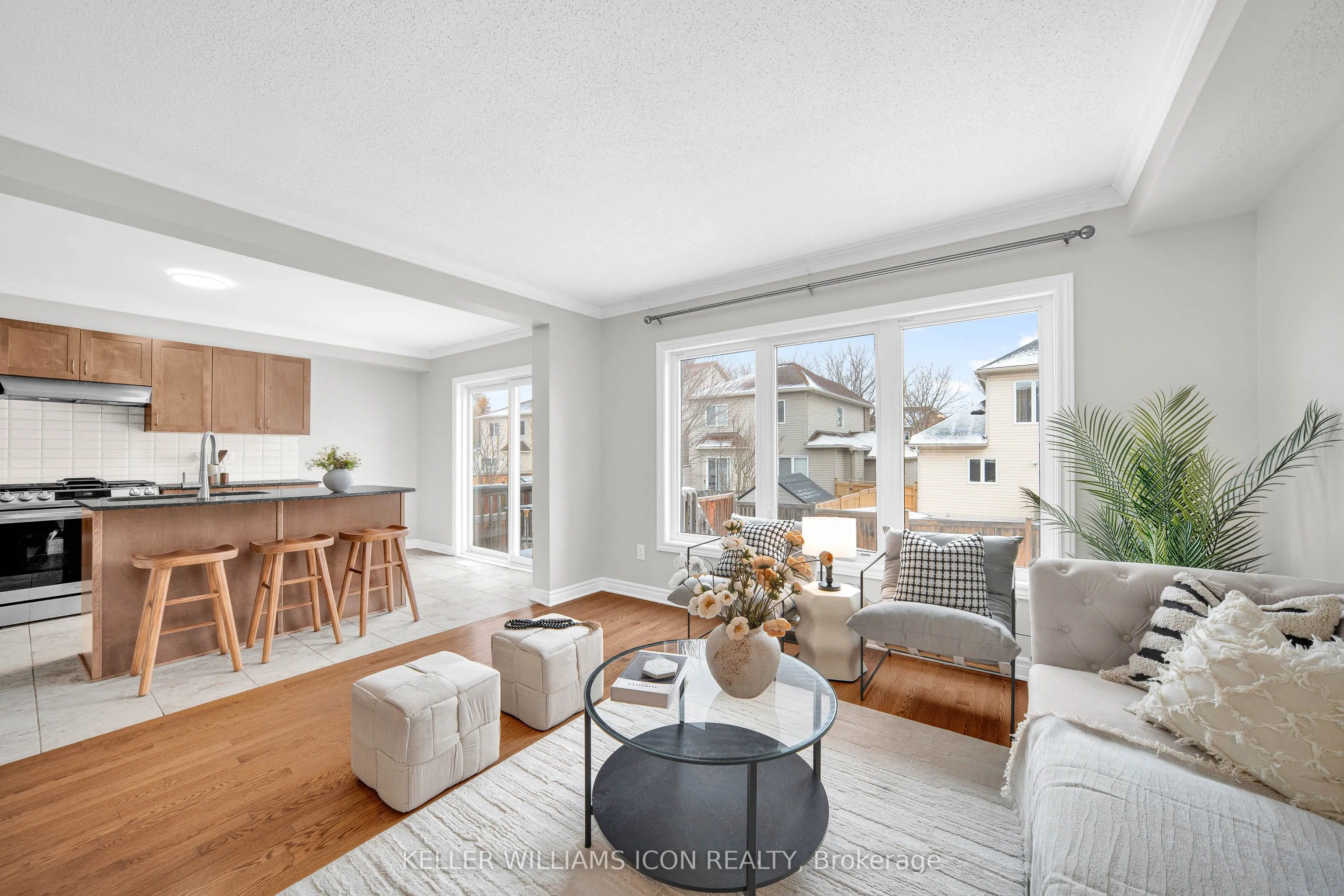 Detached living room at 3491 Woodroffe Avenue Barrhaven