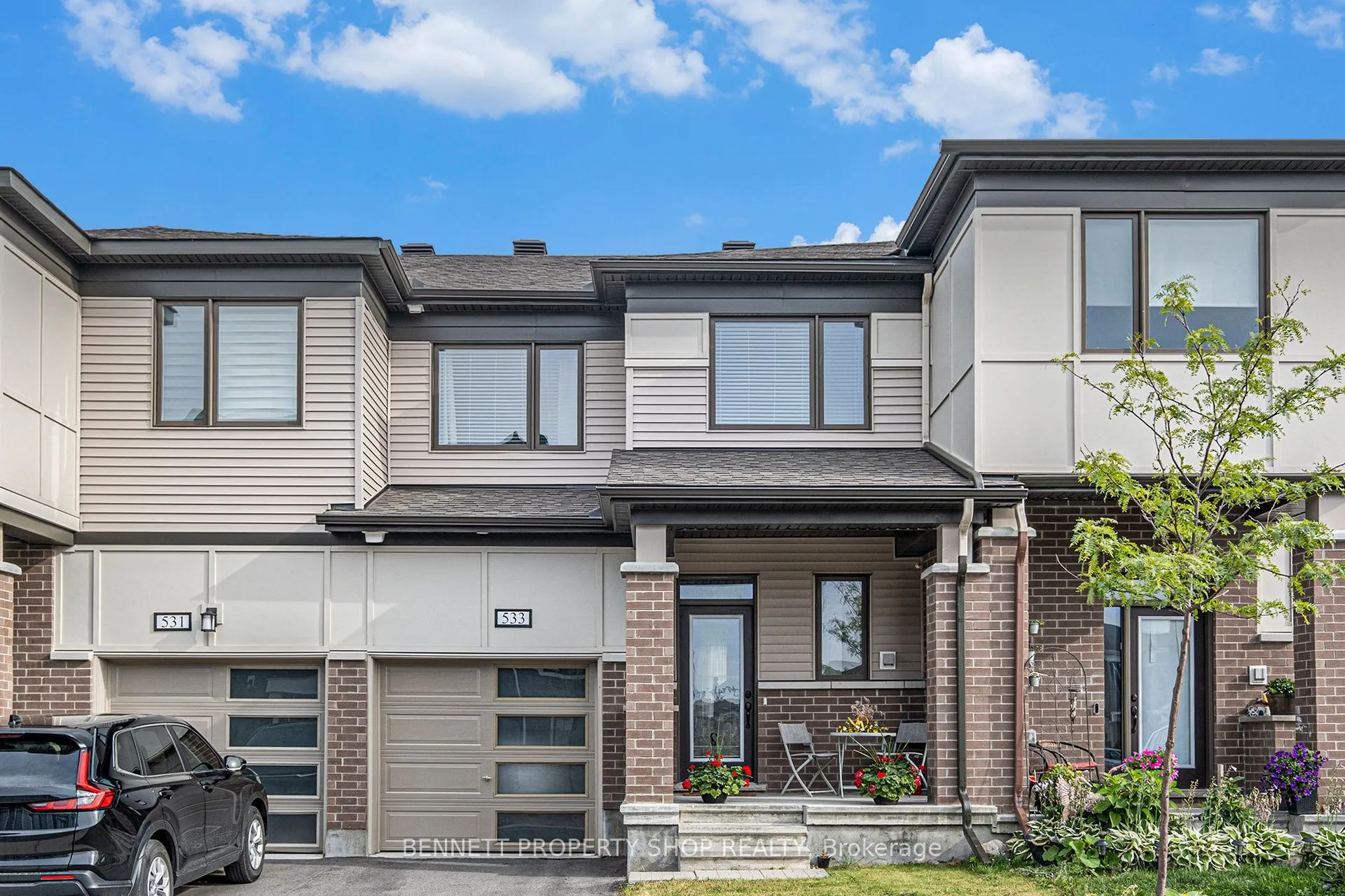 Att/Row/Townhouse 3 bedroom 3 bathroom at 533 Rye Grass Way in Barrhaven - MLS# X12599950