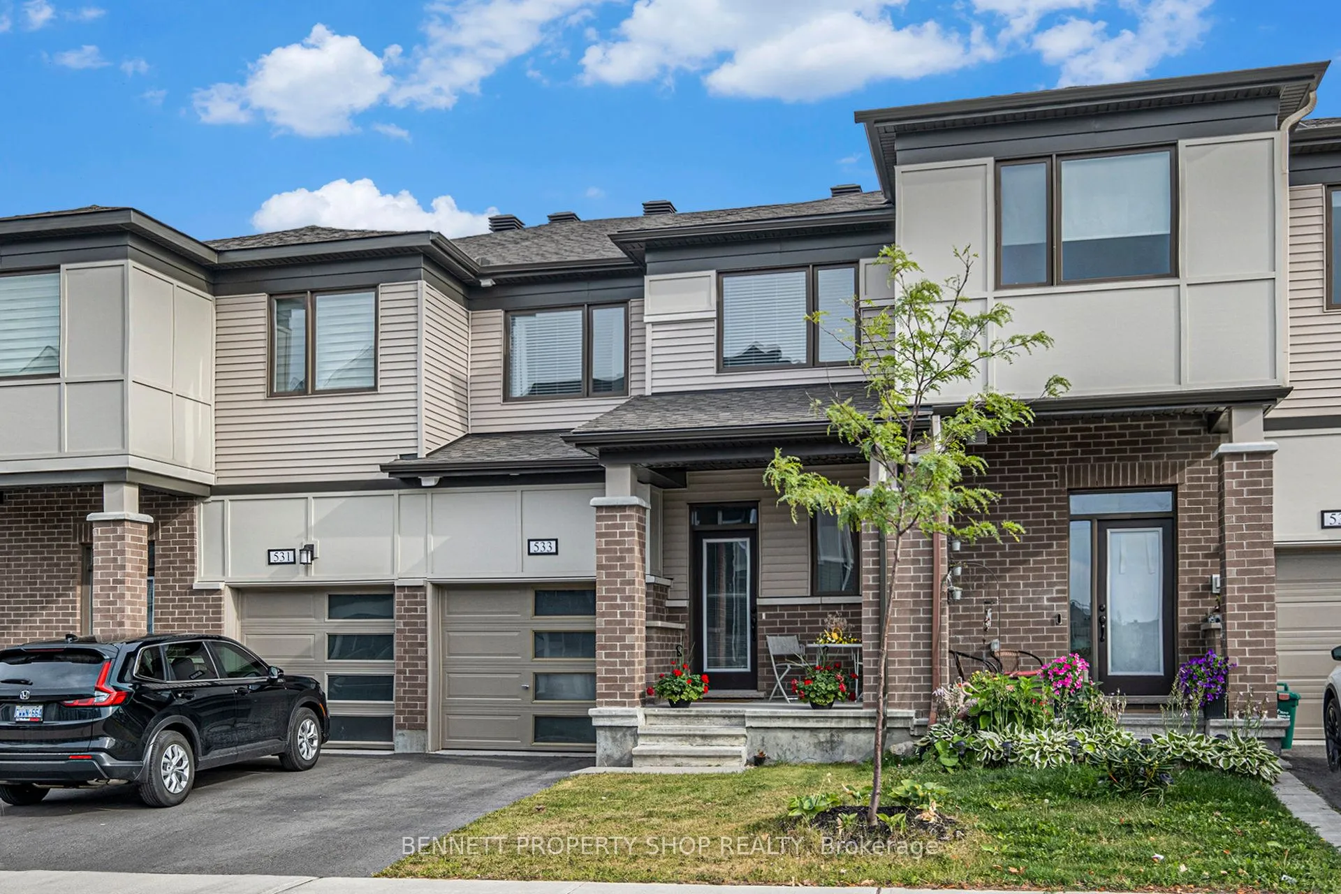 Att/Row/Townhouse kitchen at 533 Rye Grass Way Barrhaven