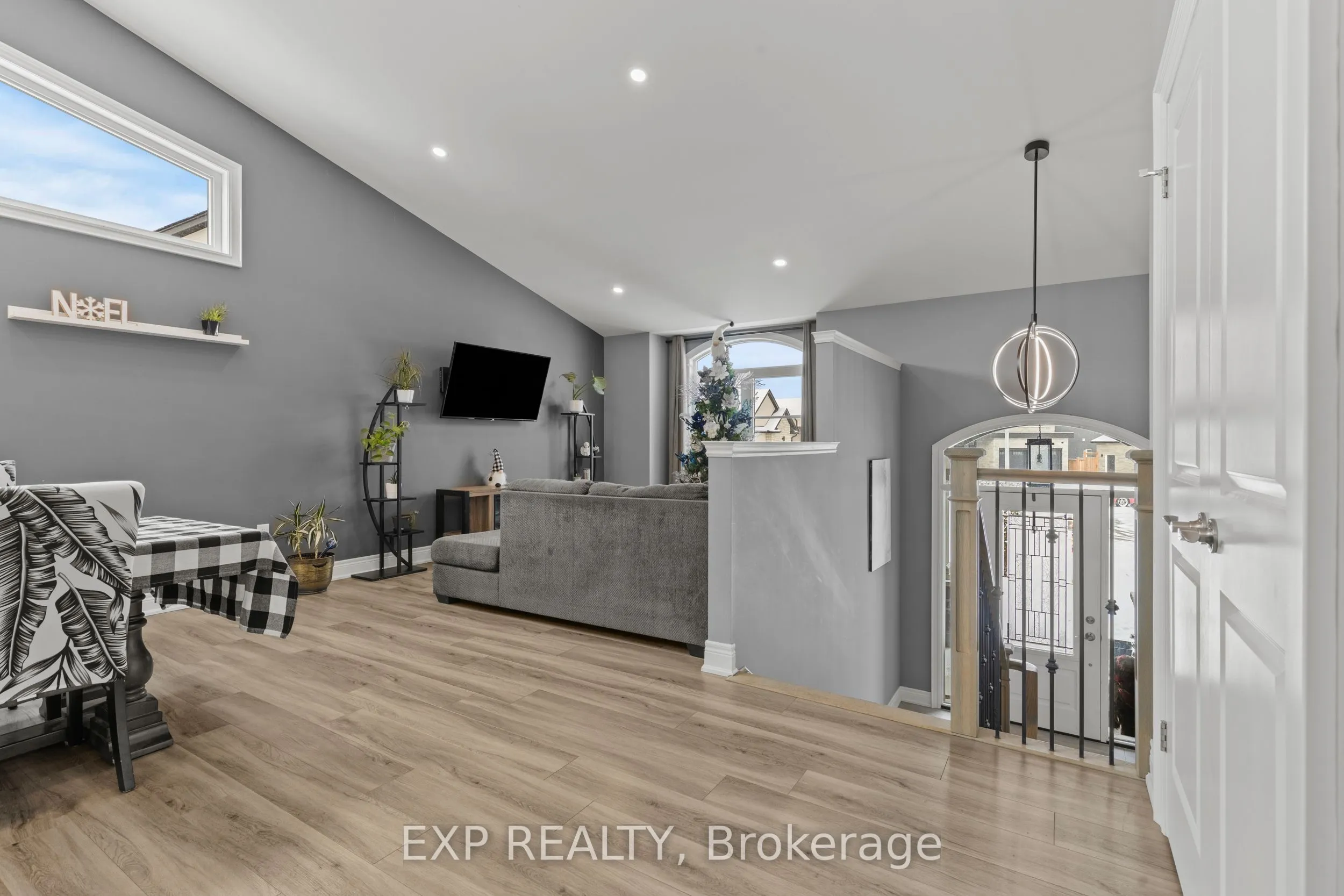 Detached interior view at 2756 Arrowsmith Court Fort Erie