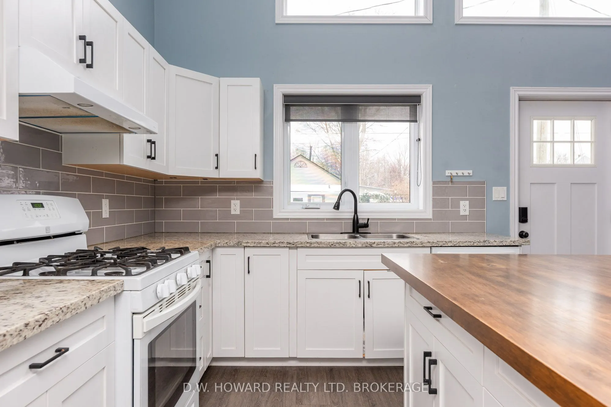 Detached kitchen at 12 Loomis Crescent Fort Erie