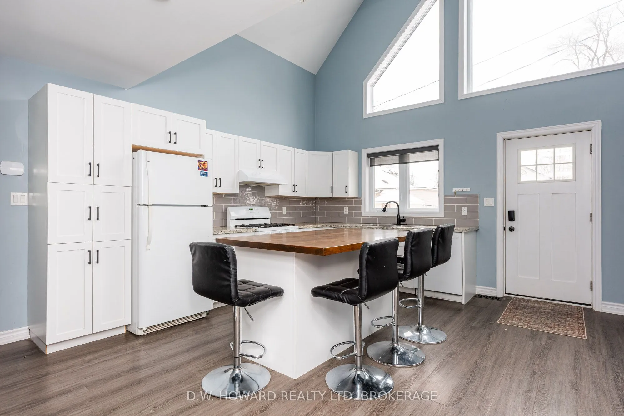 Detached living room at 12 Loomis Crescent Fort Erie