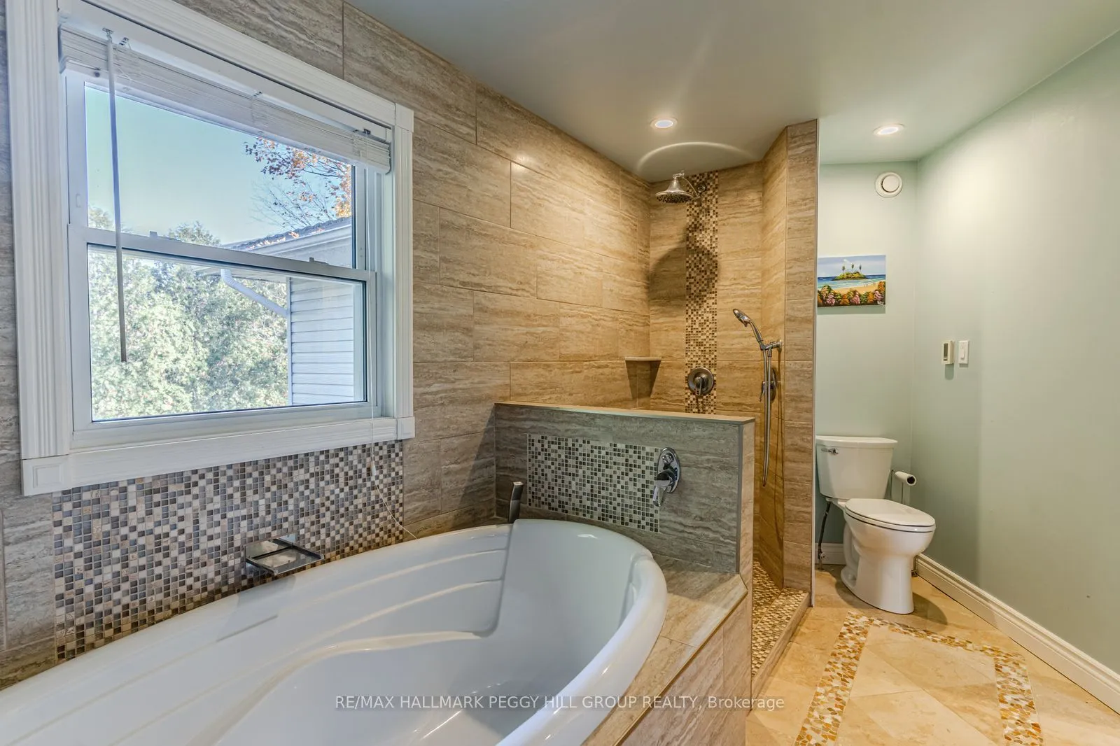 Detached interior view at 280 Private Street Gravenhurst