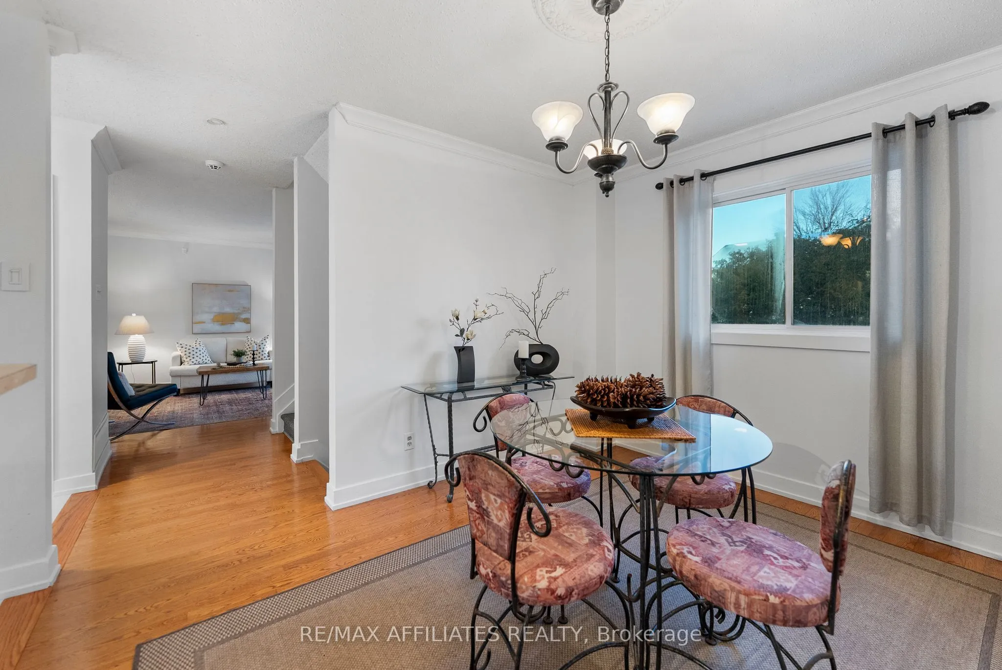 Link living room at 31 Exeter Drive Barrhaven