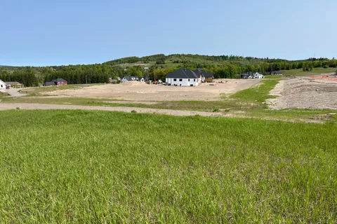 4 Country Place, Kawartha Lakes, ON L0A 1A0