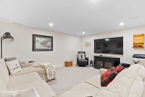 9263 Lincoln Street, Niagara Falls, ON L3B 5N7