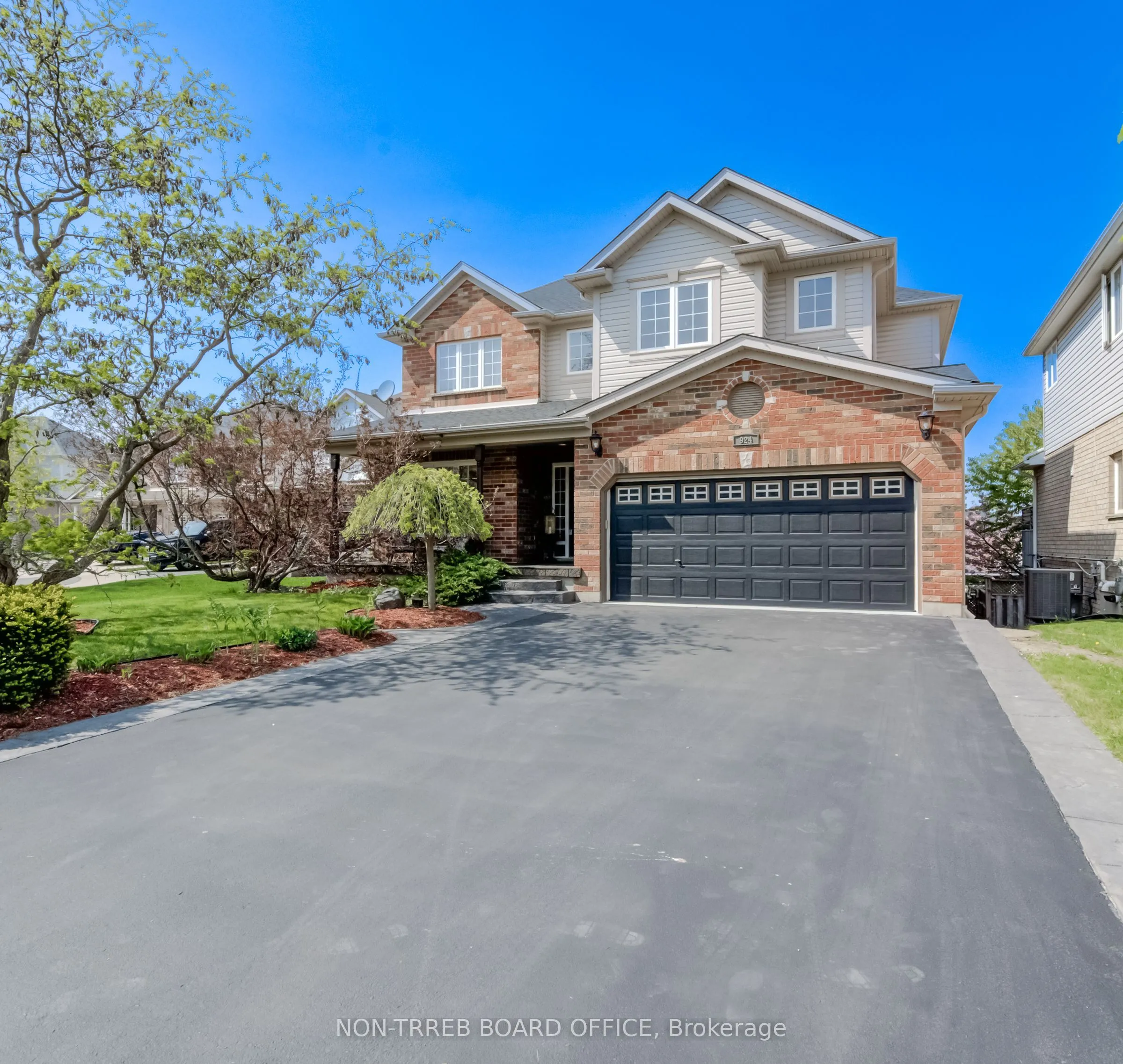 924 Manorbrook Court, Kitchener, ON N2P 2Y2