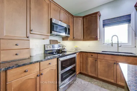 924 Manorbrook Court, Kitchener, ON N2P 2Y2