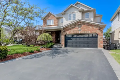 924 Manorbrook Court, Kitchener, ON N2P 2Y2
