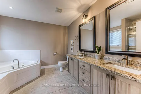 924 Manorbrook Court, Kitchener, ON N2P 2Y2