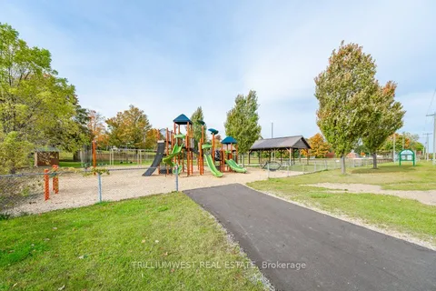 154-156 Freelton Rd, Hamilton, ON L8B 0Z5