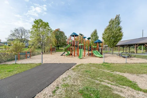 154-156 Freelton Rd, Hamilton, ON L8B 0Z5