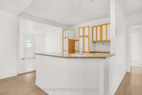 11 Broadway Ave, Brockville, ON K6V 1T9