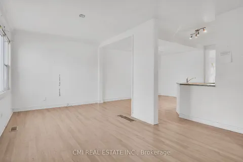 11 Broadway Ave, Brockville, ON K6V 1T9