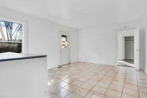 11 Broadway Ave, Brockville, ON K6V 1T9