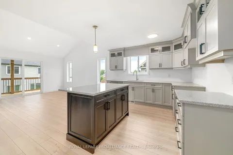 68 Stirling Cres, Prince Edward County, ON K0K 2T0