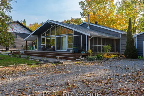 1021 Currie St, Muskoka Lakes, ON P0C 1A0