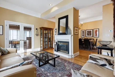 2 12th St, Grimsby, ON L3M 2V7