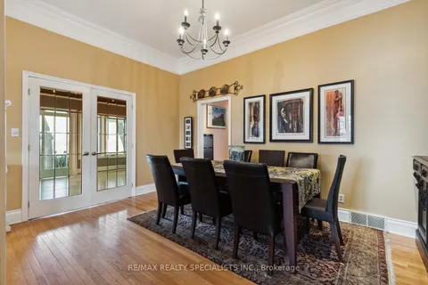 2 12th St, Grimsby, ON L3M 2V7