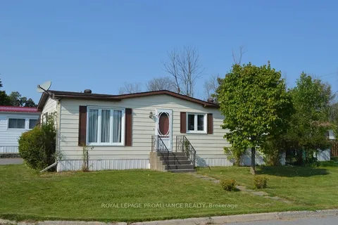 4 Annette Blvd, Quinte West, ON K8N 4Z3