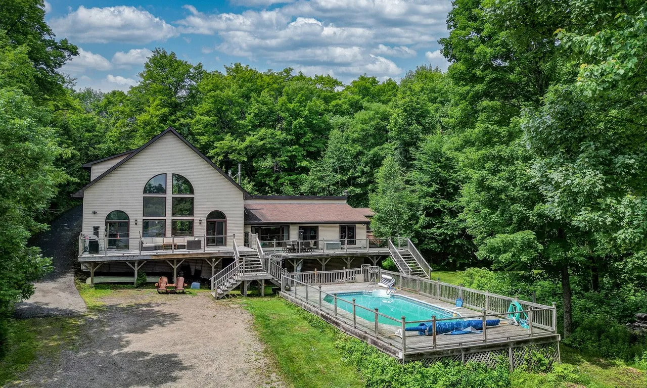 1013 Merrick Dr, Bracebridge, ON P1L 1X1