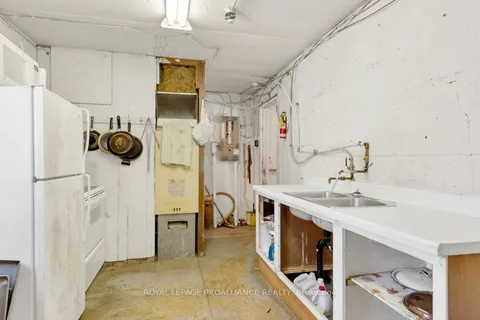 2223 Henderson Rd, Central Frontenac, ON K0H 1B0