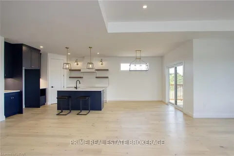 147 MCLEOD St, North Middlesex, ON N0M 2K0