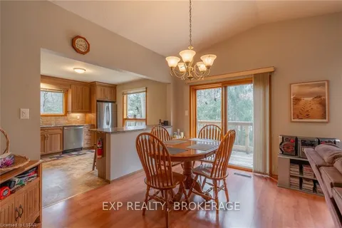 10288 RIVERSIDE Dr, Lambton Shores, ON N0M 1T0
