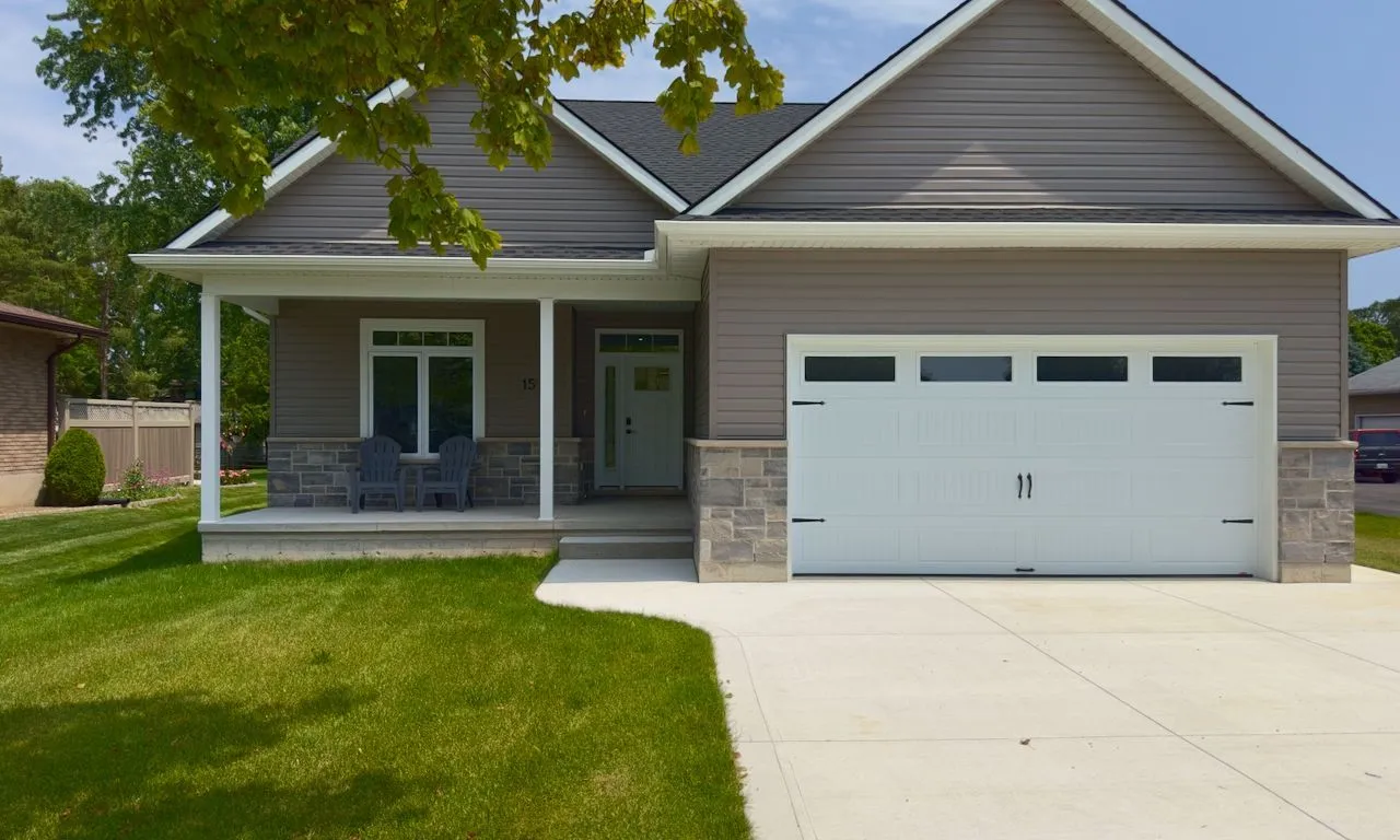 15 JOHN St, Bluewater, ON N0M 2T0