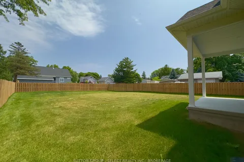 15 JOHN St, Bluewater, ON N0M 2T0