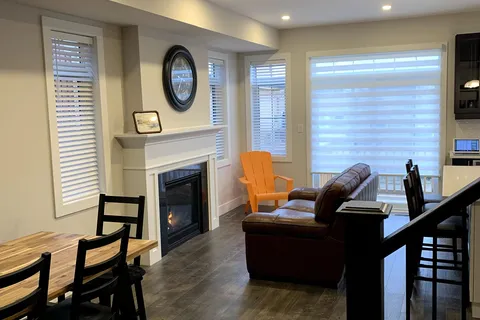 148 Sycamore St, Blue Mountains, ON L9Y 4E4