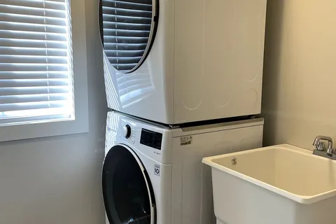 148 Sycamore St, Blue Mountains, ON L9Y 4E4