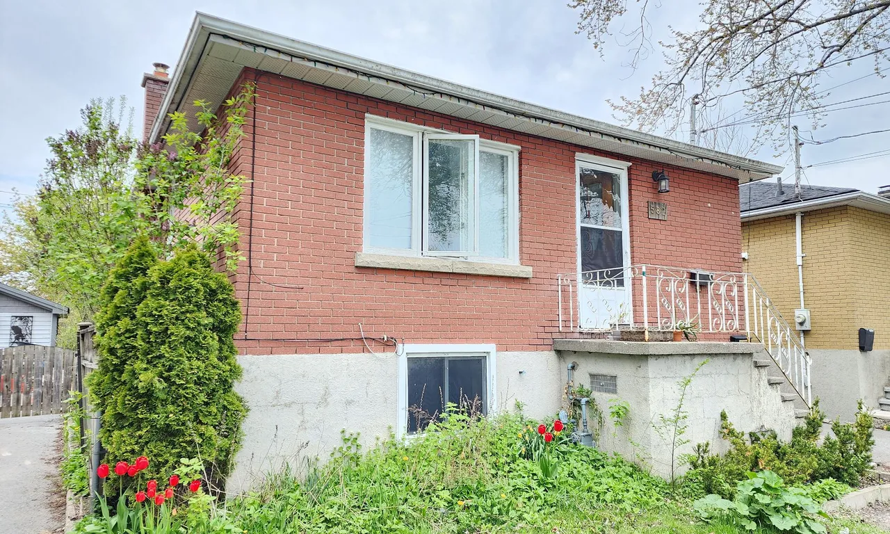 582 MacDonnell St, Kingston, ON K7K 4X1